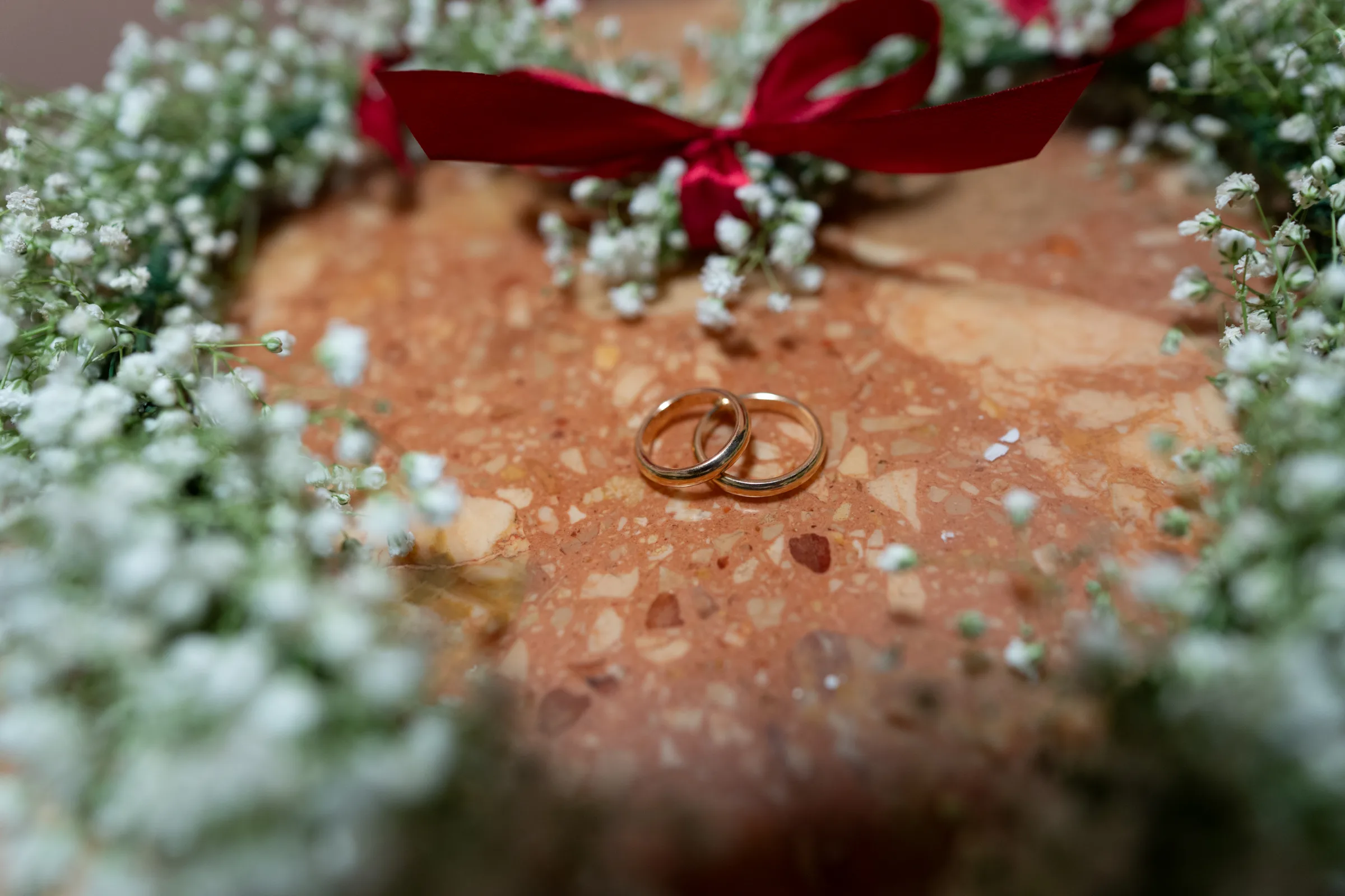 Claudio e Marianna — wedding photograph in Duomo Catania e Acicastello, Sicily