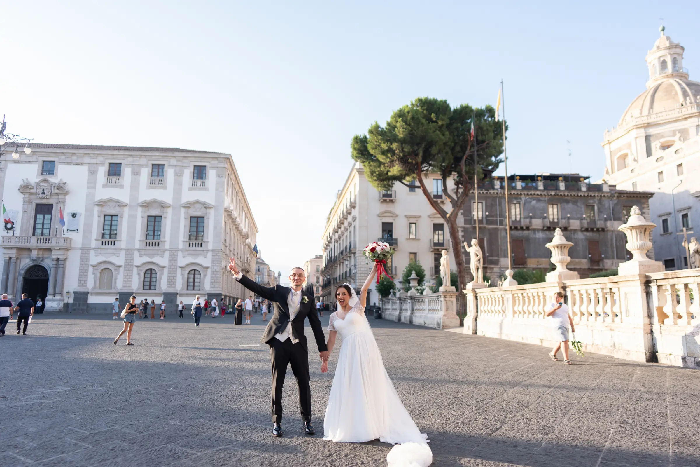 Claudio e Marianna — wedding photograph in Duomo Catania e Acicastello, Sicily