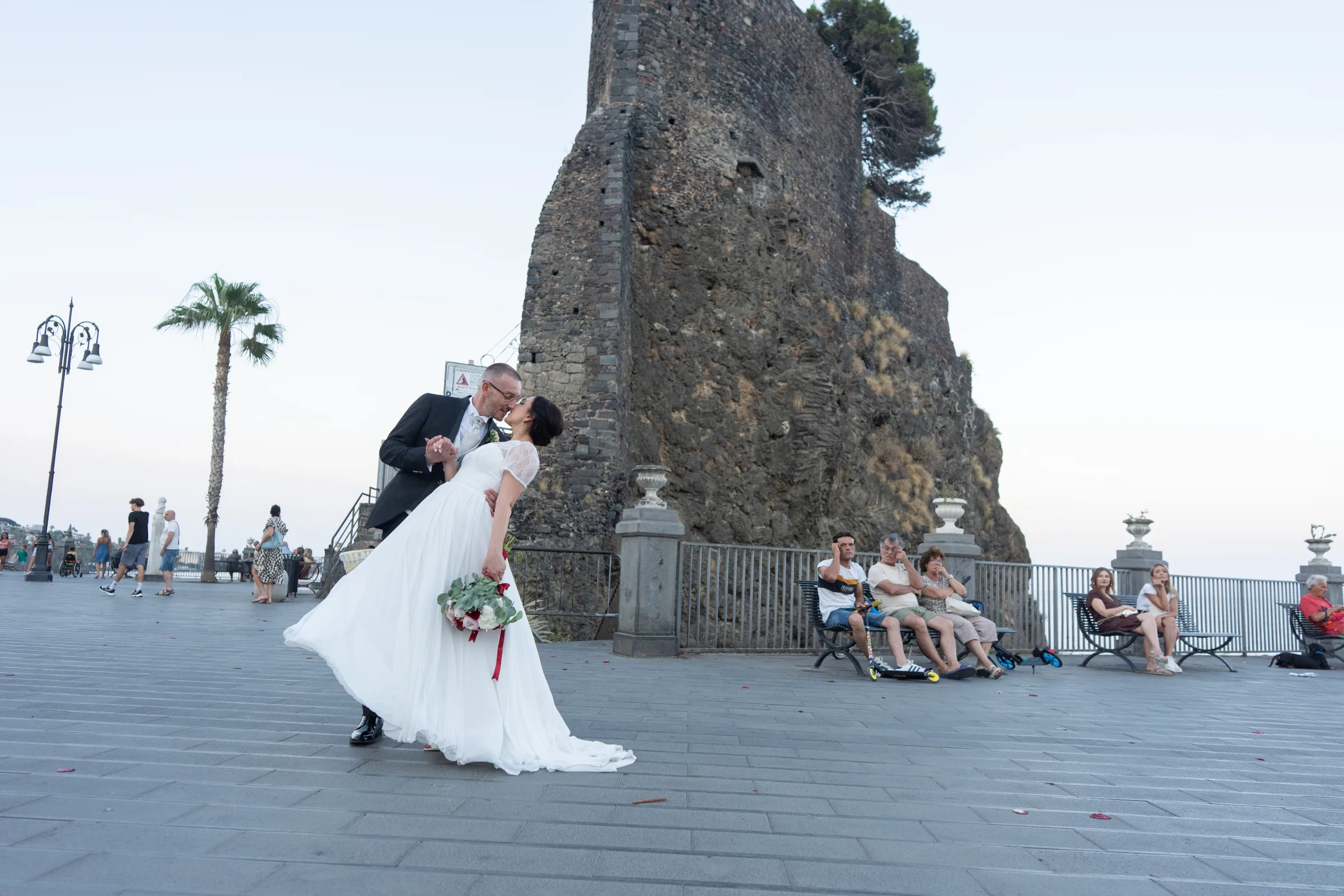 Claudio e Marianna — wedding photograph in Duomo Catania e Acicastello, Sicily