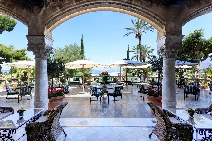 Elegant luxury wedding celebration overlooking the sea at Villa Igiea in Palermo